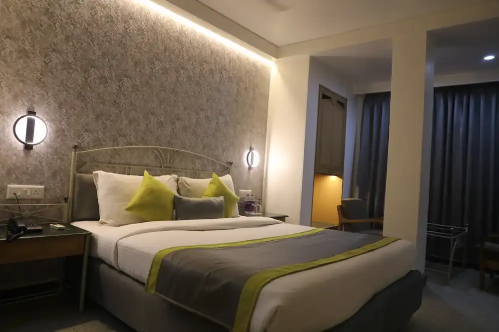 Cozy Corner Room at Hotel Gurukripa